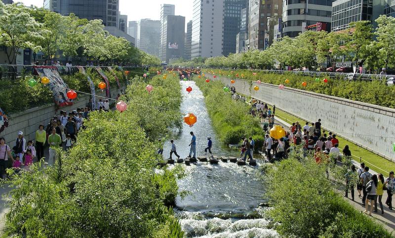 Ponto Turístico Riacho Cheonggyecheon em Seul