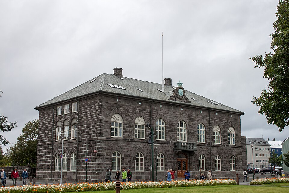 Ponto Turístico Praça Austurvöllur em Reykjavík