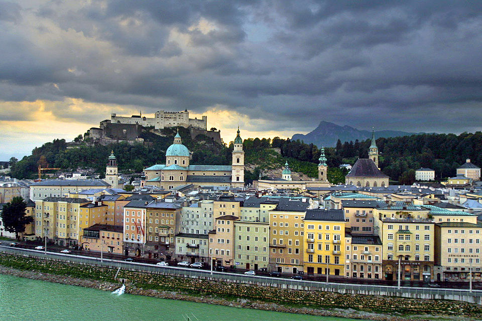 Ponto Turístico Local de Nascimento de Mozart (Mozarts Geburtshaus) em Salzburgo