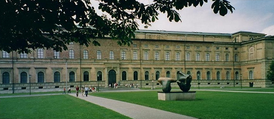Ponto Turístico Antiga Pinacoteca (Alte Pinakothek) em Munique