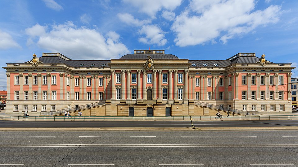 Ponto Turístico Centro Histórico e a Praça Alter Markt em Dortmund