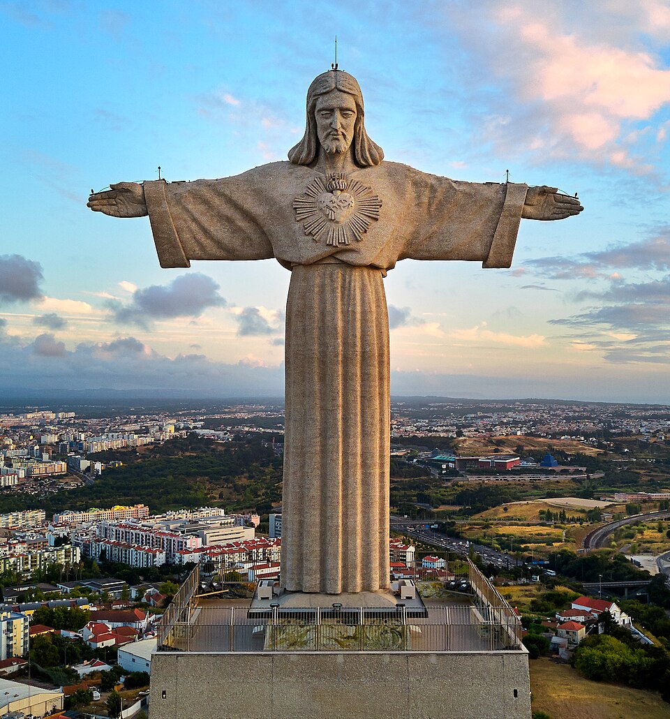 Ponto Turístico Santuário Nacional do Cristo Rei (Arredores - Almada) em Lisboa