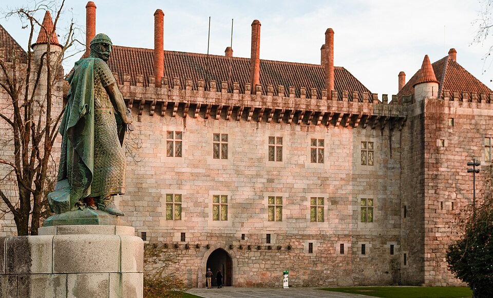 Ponto Turístico Centro Histórico de Guimarães (Largo da Oliveira) em Guimarães