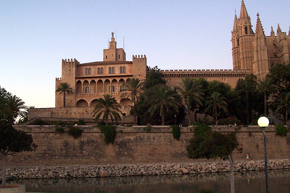 Ponto Turístico Palácio Real de La Almudaina em Palma de Maiorca