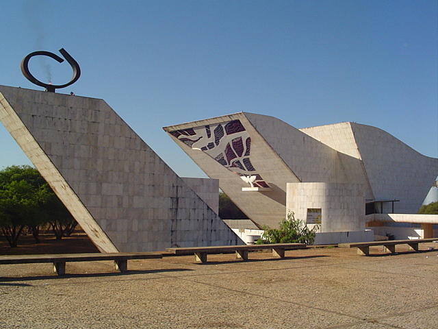 Ponto Turístico Monumento aos Heróis da Pátria (Praça Central) em Pașcani