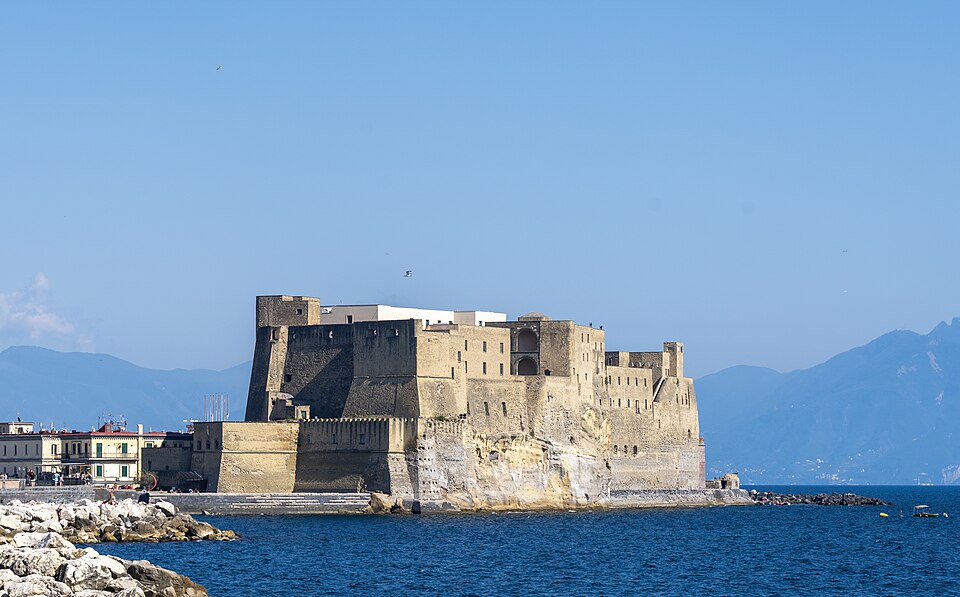 Ponto Turístico Castelo do Ovo (Castel dell'Ovo) em Nápoles