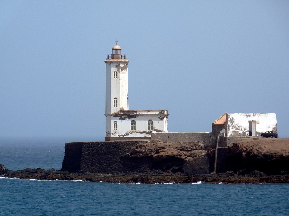 Ponto Turístico Farol de Dona Maria Pia (Ponta Temerosa) em Praia