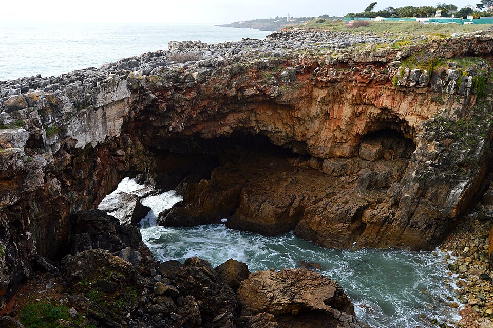 Ponto Turístico Boca do Inferno (Arredores - Fenómeno Natural) em São Tomé