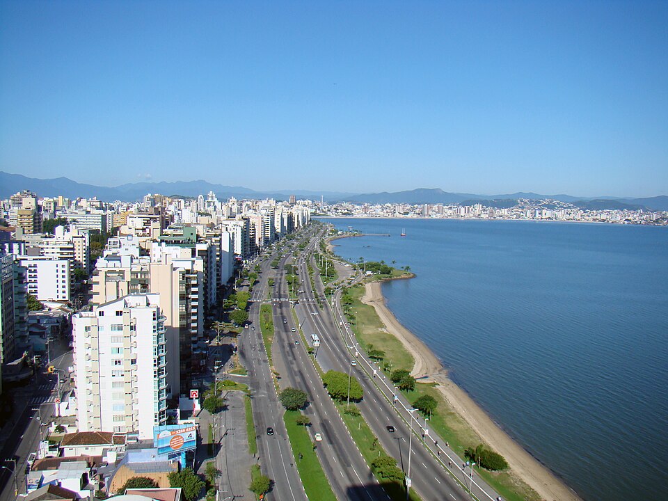 Ponto Turístico Orla da Lagoa Beira (Caminhos e Piers) em Colombo